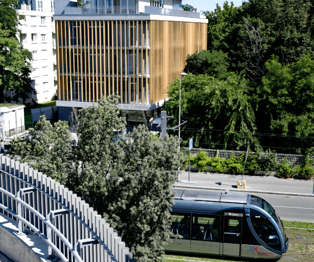 Tramway Ligne A arrêt Quatre Chemins – Accès Clinique Dentaire Mérignac